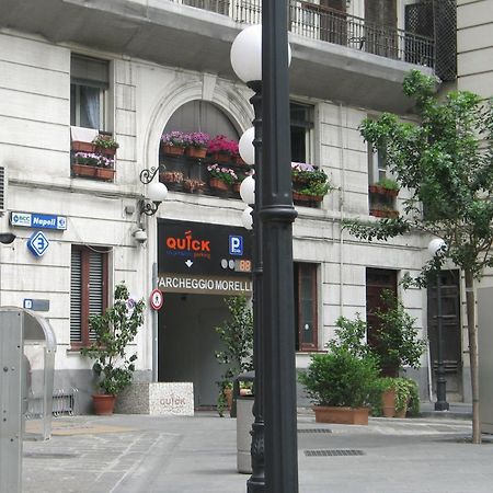 Bed Morelli 49 , Chiaia Napoli Bagian luar foto