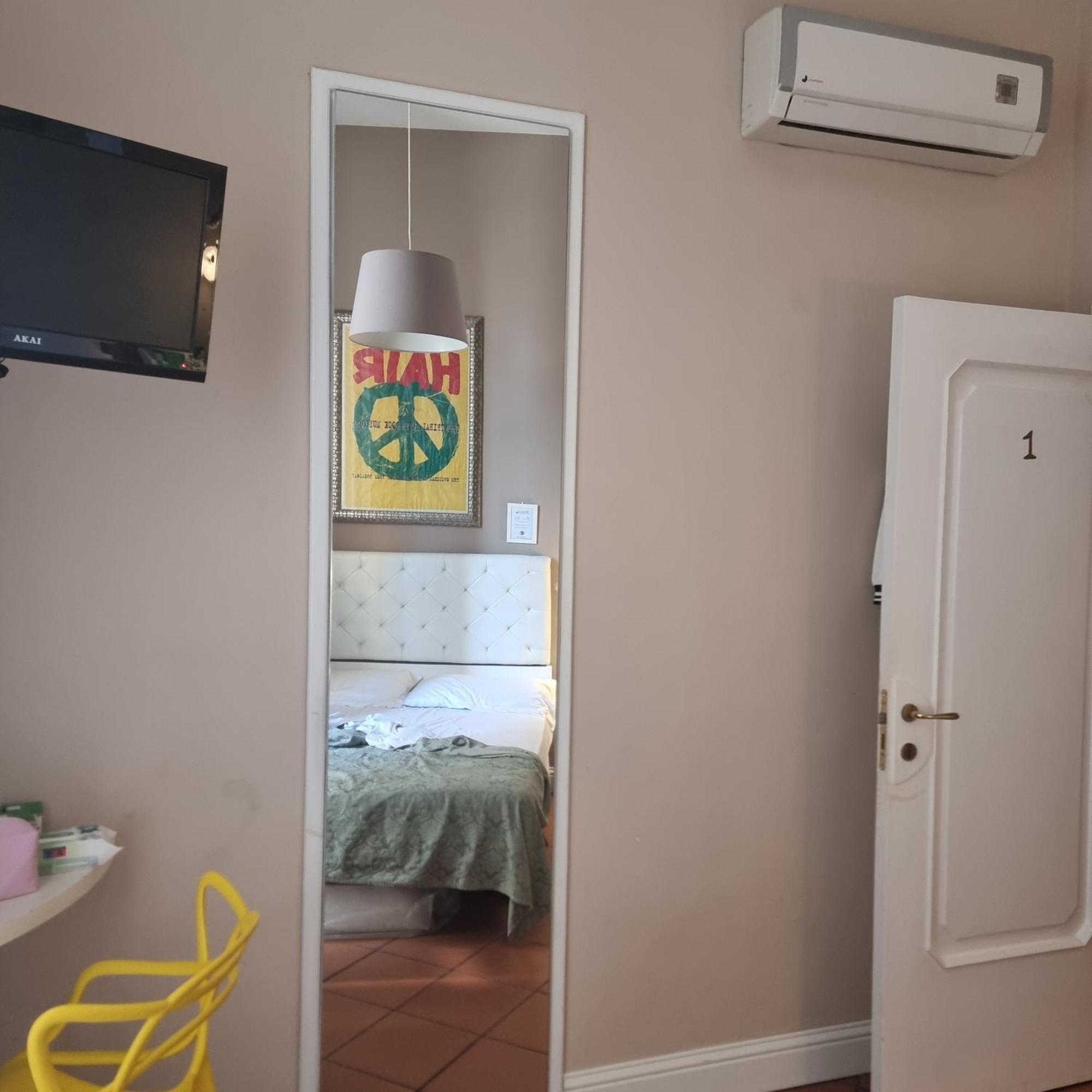 Bed Morelli 49 , Chiaia Napoli Bagian luar foto