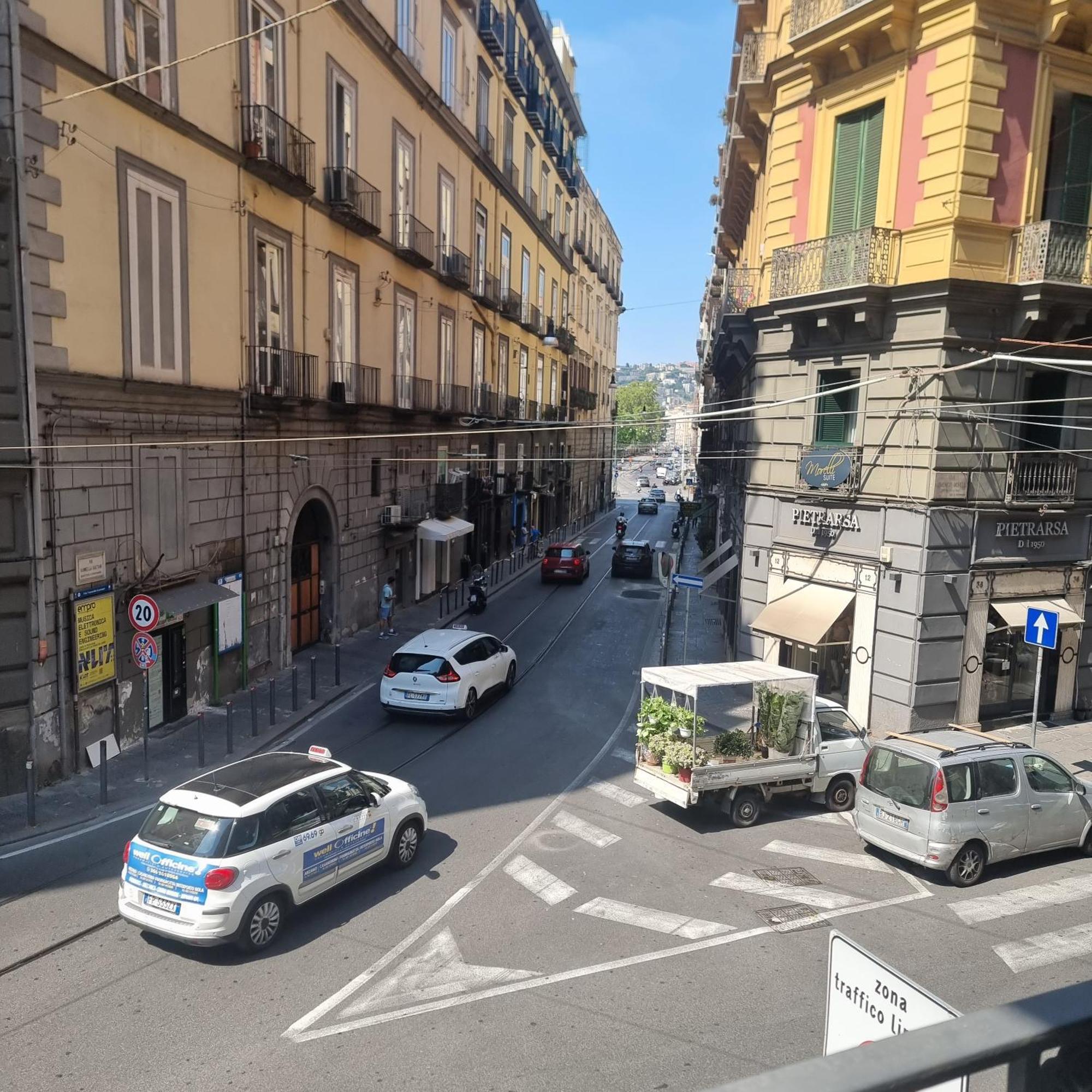 Bed Morelli 49 , Chiaia Napoli Ruang foto