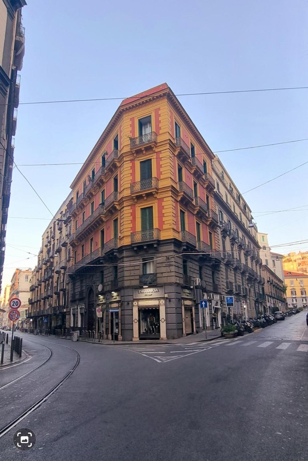 Bed Morelli 49 , Chiaia Napoli Bagian luar foto