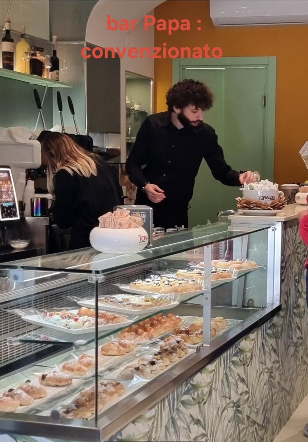 Bed Morelli 49 , Chiaia Napoli Bagian luar foto