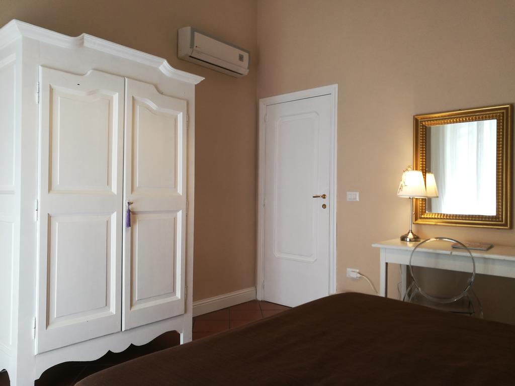 Bed Morelli 49 , Chiaia Napoli Bagian luar foto