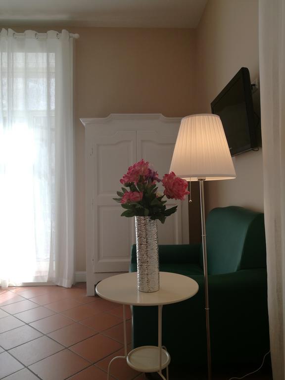 Bed Morelli 49 , Chiaia Napoli Bagian luar foto