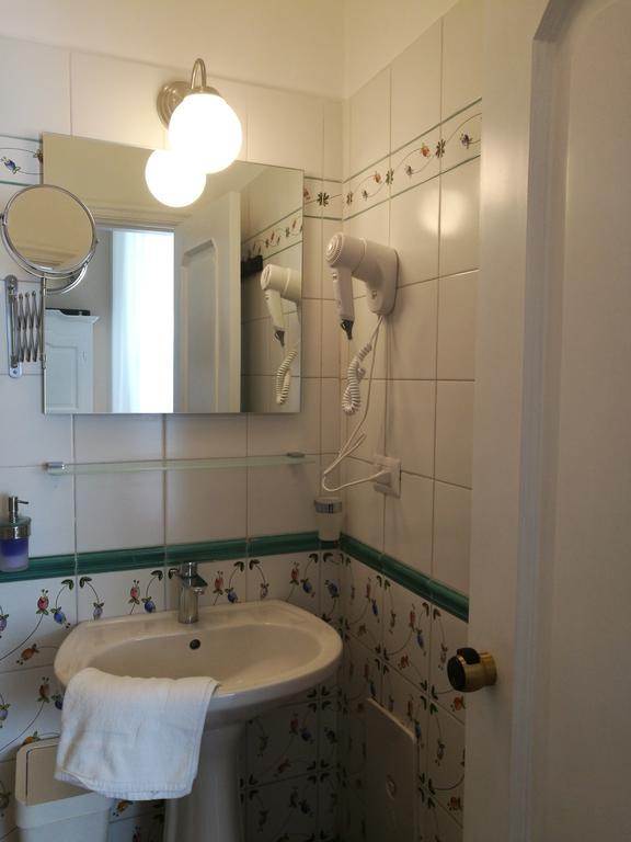 Bed Morelli 49 , Chiaia Napoli Bagian luar foto