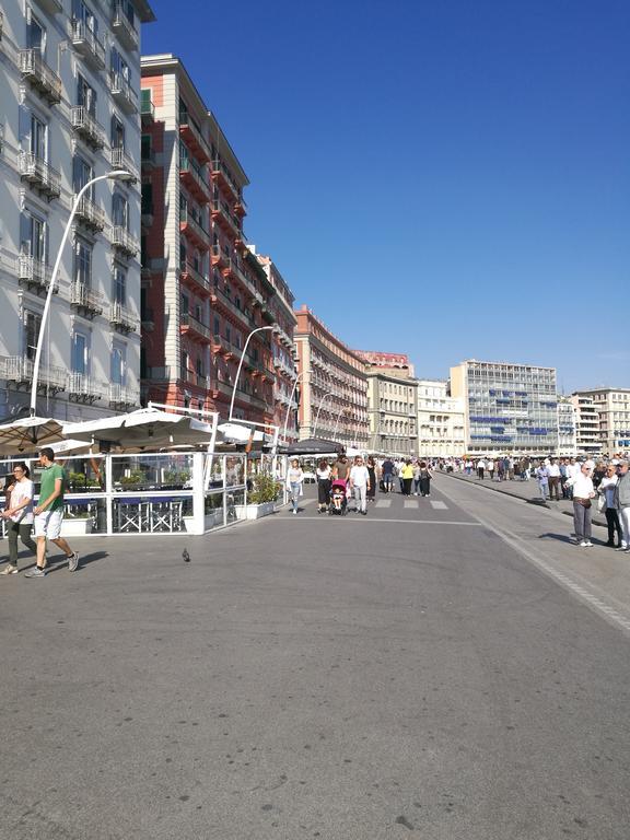Bed Morelli 49 , Chiaia Napoli Bagian luar foto