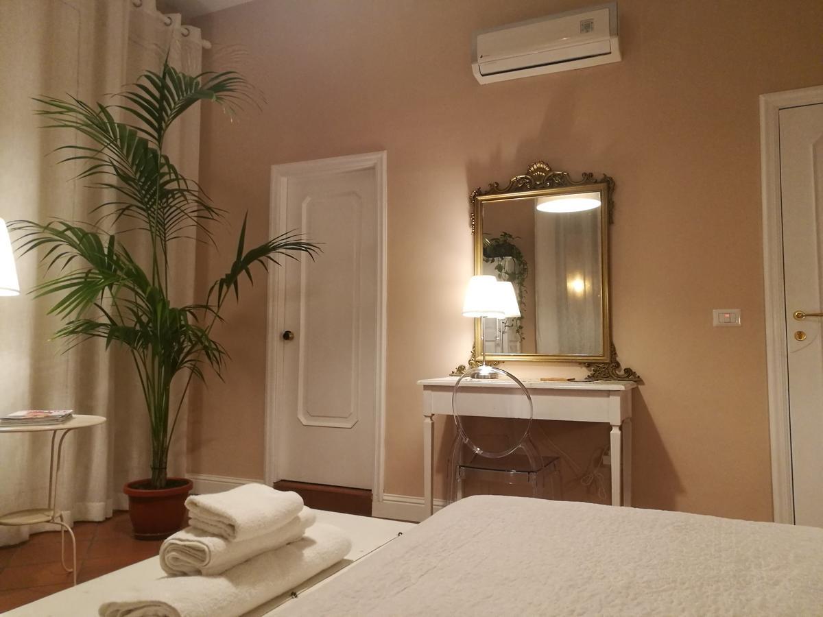 Bed Morelli 49 , Chiaia Napoli Bagian luar foto